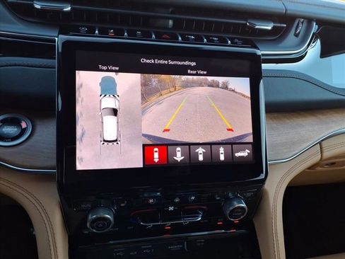 New 2025 Jeep Grand Cherokee Summit image 15