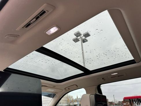 Used 2024 GMC Yukon XL Denali w/ Advanced Technology Package image 15