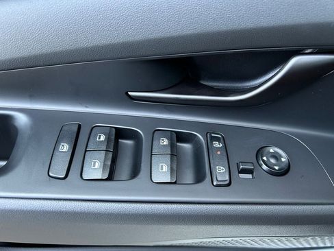 New 2025 Hyundai Elantra Sport FWD image 11