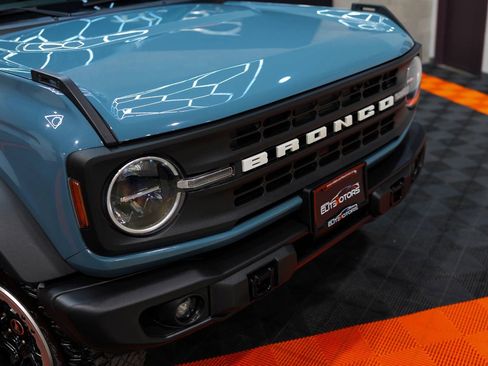 Used 2023 Ford Bronco Black Diamond w/ Sasquatch Package image 7