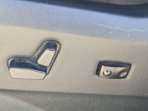 Used 2018 Dodge Grand Caravan SXT FWD image 17