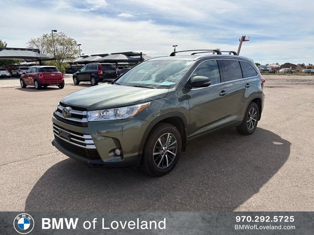 Used 2017 Toyota Highlander XLE AWD/4WD image 1
