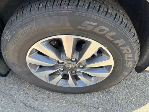 Used 2023 Chrysler Pacifica Touring-L FWD image 33
