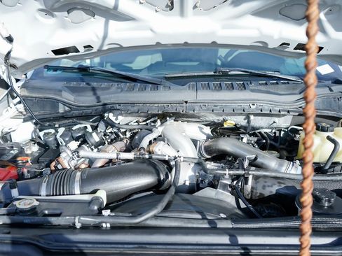 Used 2020 Ford F550 2WD Crew Cab Super Duty w/ XLT Value Package image 15