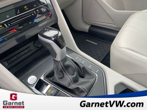Used 2023 Volkswagen Tiguan SE w/ Panoramic Sunroof Package image 24
