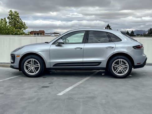 Certified 2026 Porsche Macan AWD/4WD image 3