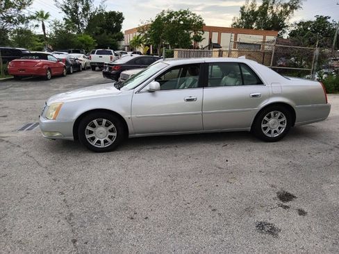Used 2010 Cadillac DTS image 2