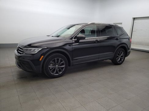 Used 2022 Volkswagen Tiguan SE image 2