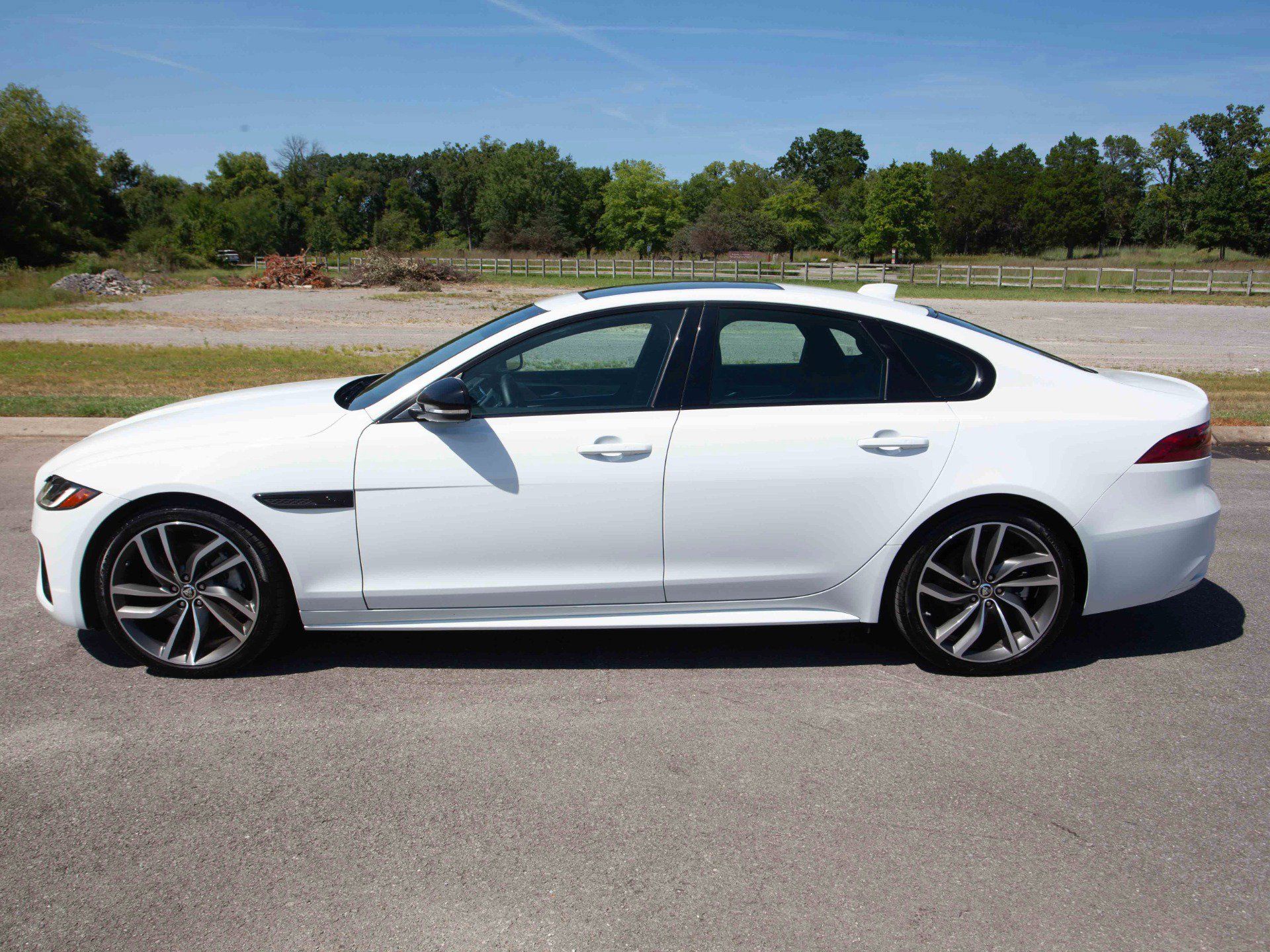 Used 2024 Jaguar XF R-Dynamic SE AWD/4WD image 7