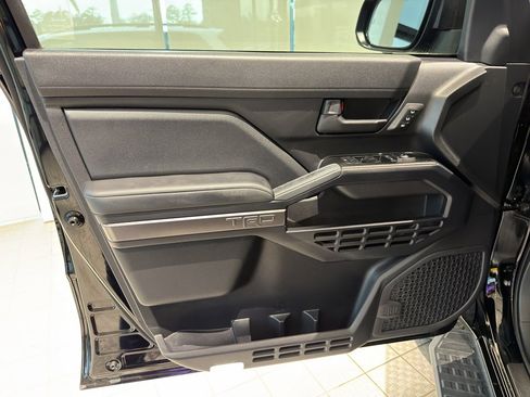 Used 2025 Toyota 4Runner TRD Off-Road Premium image 15