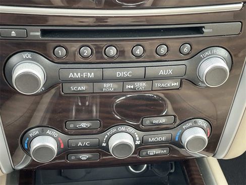 Used 2014 Nissan Pathfinder SL image 33