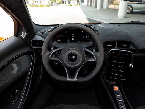 Used 2025 McLaren Artura Spider RWD image 53