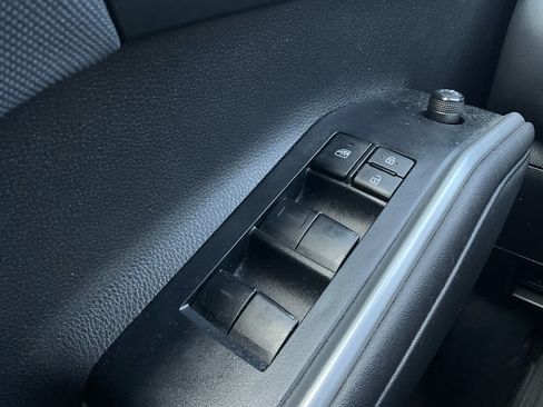 Used 2023 Toyota Highlander LE FWD image 17