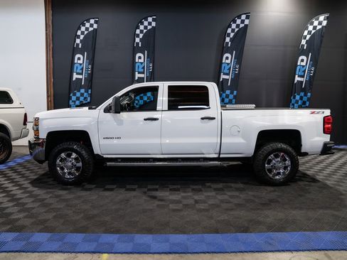 Used 2015 Chevrolet Silverado 2500 LT AWD/4WD image 2
