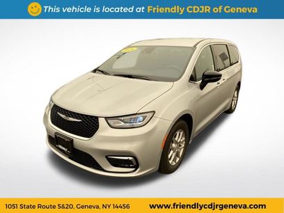 Used 2026 Chrysler Pacifica Select