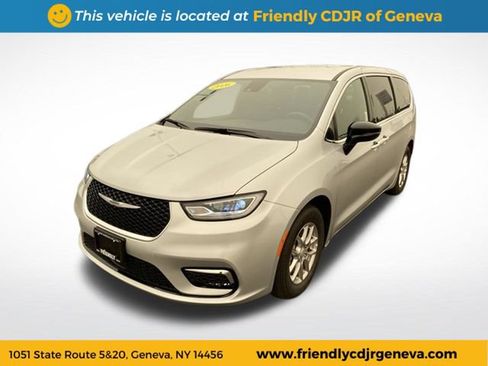 Used 2026 Chrysler Pacifica Select FWD image 1