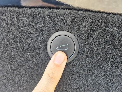 Used 2023 Tesla Model X image 73