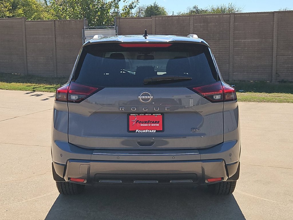 Used 2025 Nissan Rogue SL w/ SL Premium Package FWD image 5