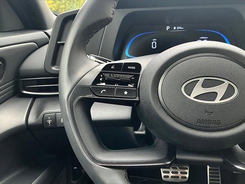 Certified 2025 Hyundai Elantra Sport image 18