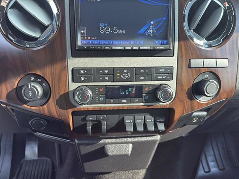 Used 2011 Ford F250 Lariat w/ Lariat Interior Pkg AWD/4WD image 20