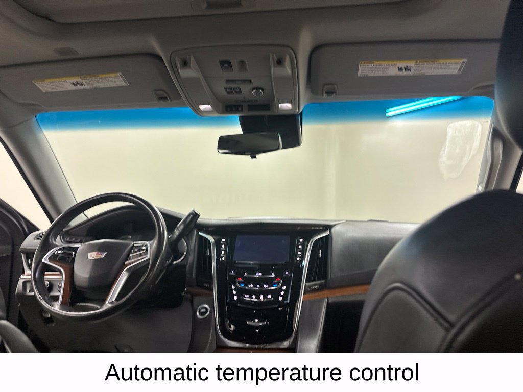 Used 2017 Cadillac Escalade Premium Luxury AWD/4WD image 27