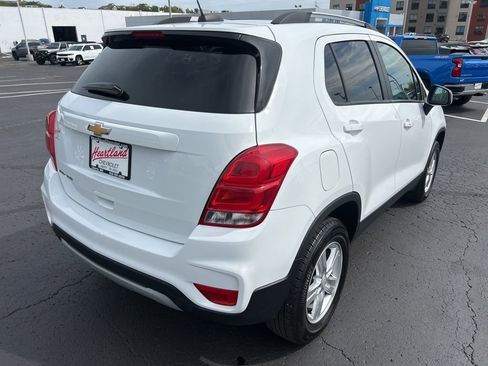 Used 2022 Chevrolet Trax LT w/ LT Convenience Package image 6