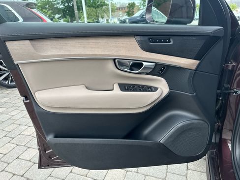 Used 2025 Volvo XC90 T8 Plus AWD/4WD image 8