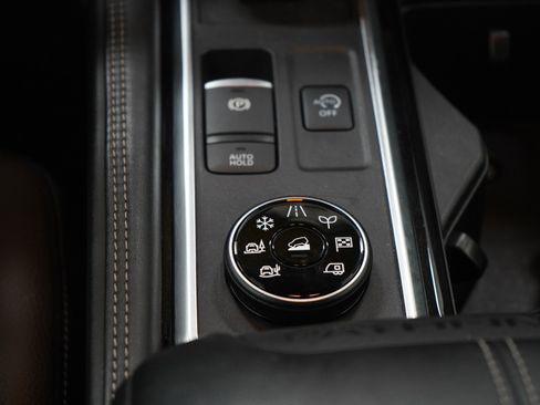 Used 2024 Nissan Pathfinder Platinum AWD/4WD image 22