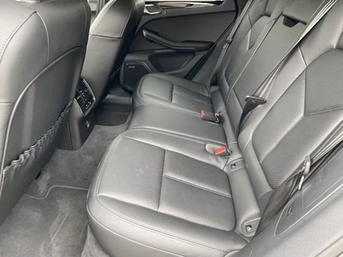 Certified 2024 Porsche Macan image 15