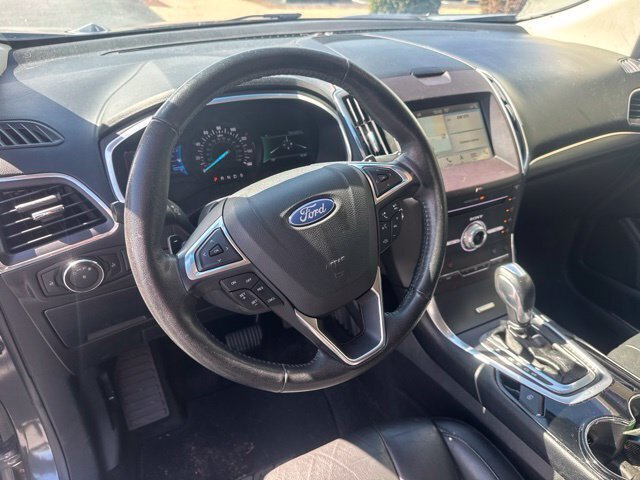 Used 2018 Ford Edge Titanium w/ Equipment Group 301A AWD/4WD image 14