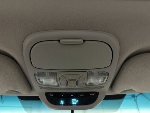 Used 2006 Toyota Sienna XLE image 32