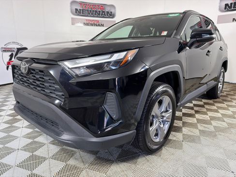 Used 2022 Toyota RAV4 XLE FWD image 7