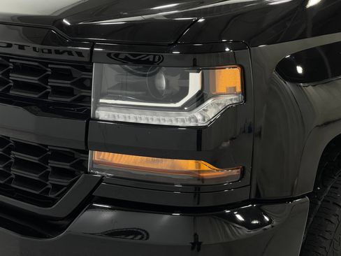 Used 2018 Chevrolet Silverado 1500 Custom w/ Custom Value Package AWD/4WD image 30