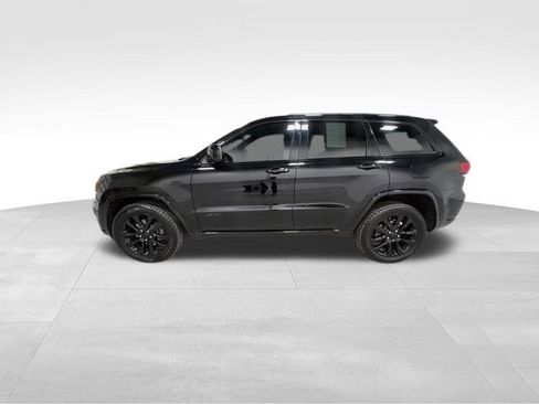 Used 2021 Jeep Grand Cherokee Laredo X AWD/4WD image 3