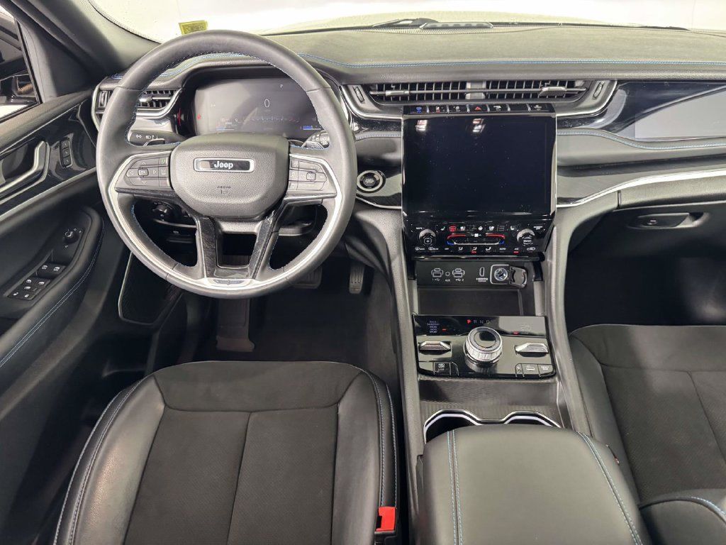Used 2024 Jeep Grand Cherokee Trailhawk w/ Luxury Tech Group III AWD/4WD image 5