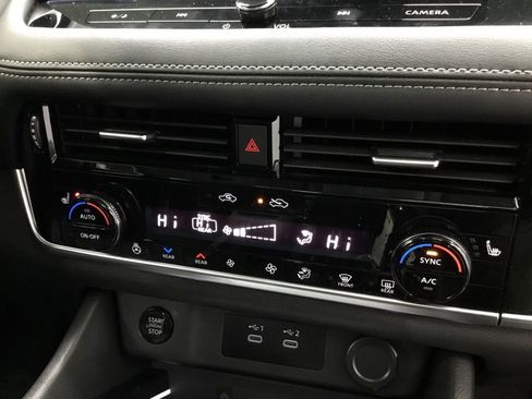 Used 2024 Nissan Rogue SL w/ SL Premium Package image 30