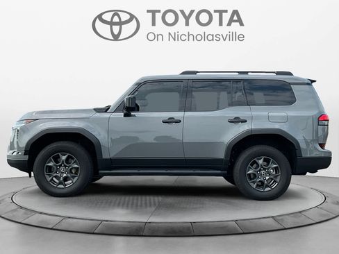 Used 2024 Lexus GX 550 AWD/4WD image 2