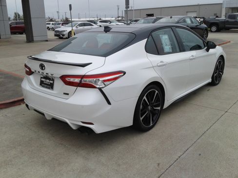Used 2020 Toyota Camry XSE image 7