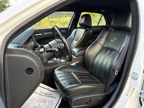 Used 2019 Chrysler 300 S RWD image 21