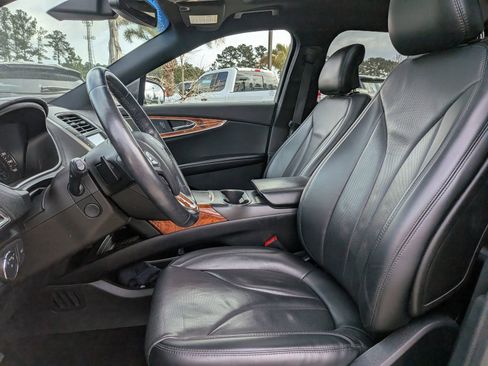 Used 2017 Lincoln MKX Reserve w/ Driver Assistance Package image 22