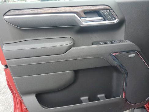 New 2026 GMC Sierra 1500 SLT image 18