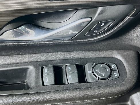 Used 2023 GMC Terrain SLT image 17