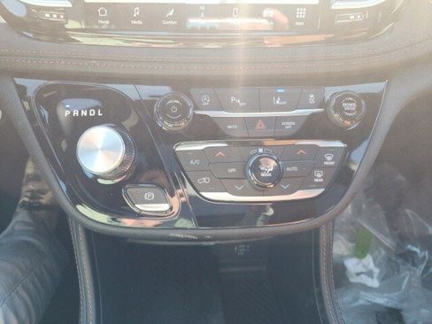 New 2026 Chrysler Pacifica Pinnacle image 5