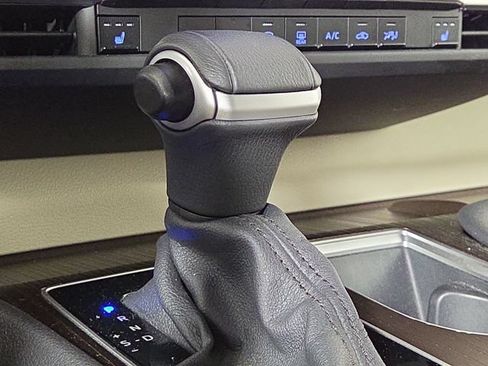 Used 2023 Toyota Sienna XLE AWD/4WD image 21