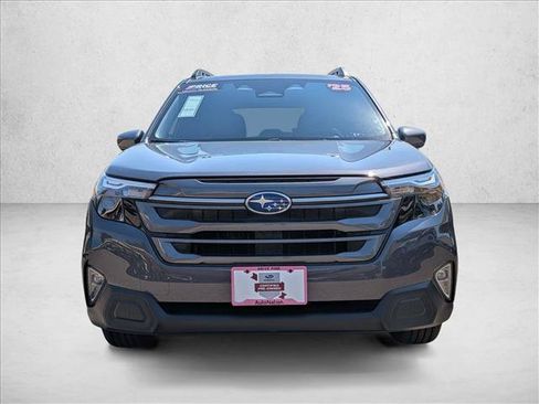 Used 2025 Subaru Forester Premium AWD/4WD image 2