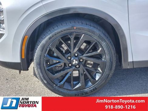 Used 2023 Mitsubishi Outlander SE Black Edition image 13