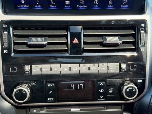 Used 2023 Lexus GX 460 Luxury w/ Sport Design Package AWD/4WD image 17