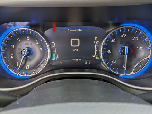 Certified 2023 Chrysler Pacifica Touring-L image 17