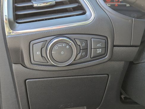 Used 2022 Ford Edge Titanium image 18