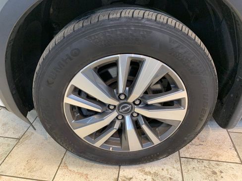 Used 2024 Nissan Pathfinder SL AWD/4WD image 13